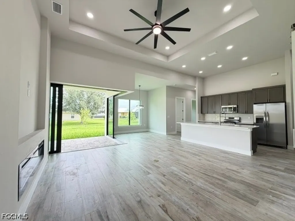 3245 Gulfstream Parkway Cape Coral FL 33993