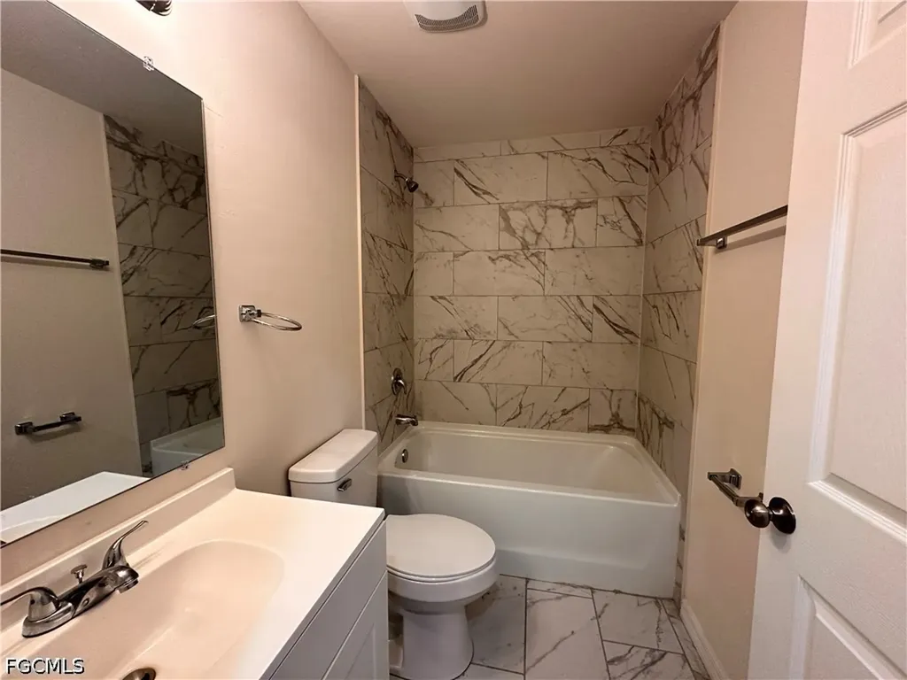 526-528 SE 4th Terrace Cape Coral FL 33990