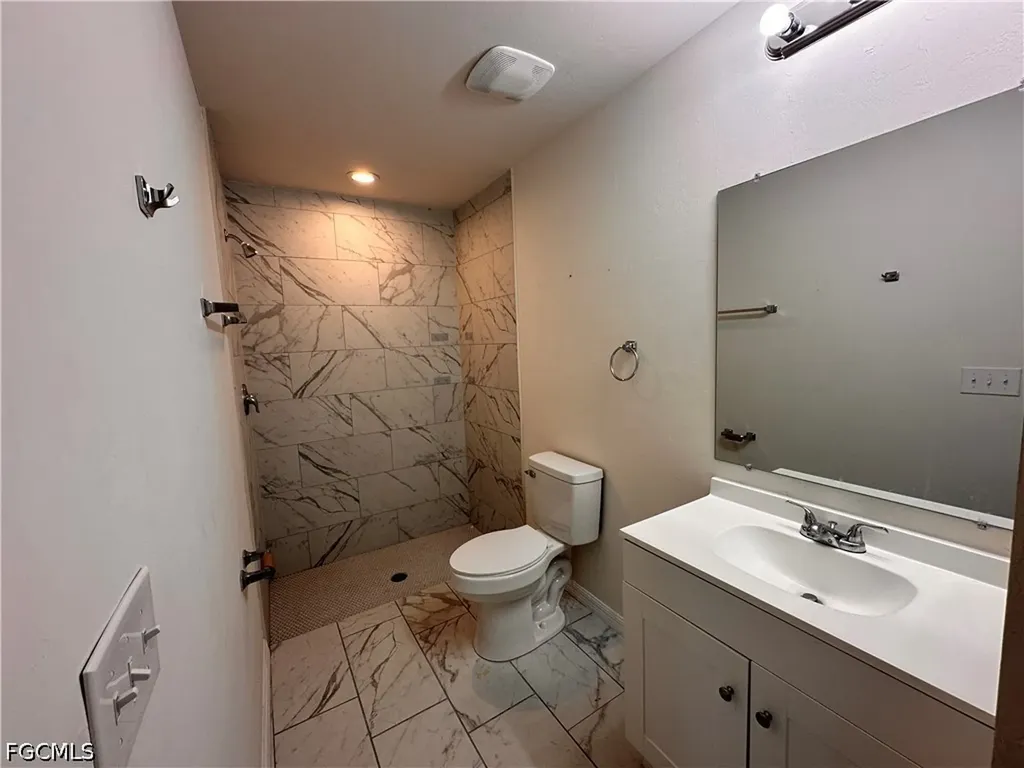 526-528 SE 4th Terrace Cape Coral FL 33990