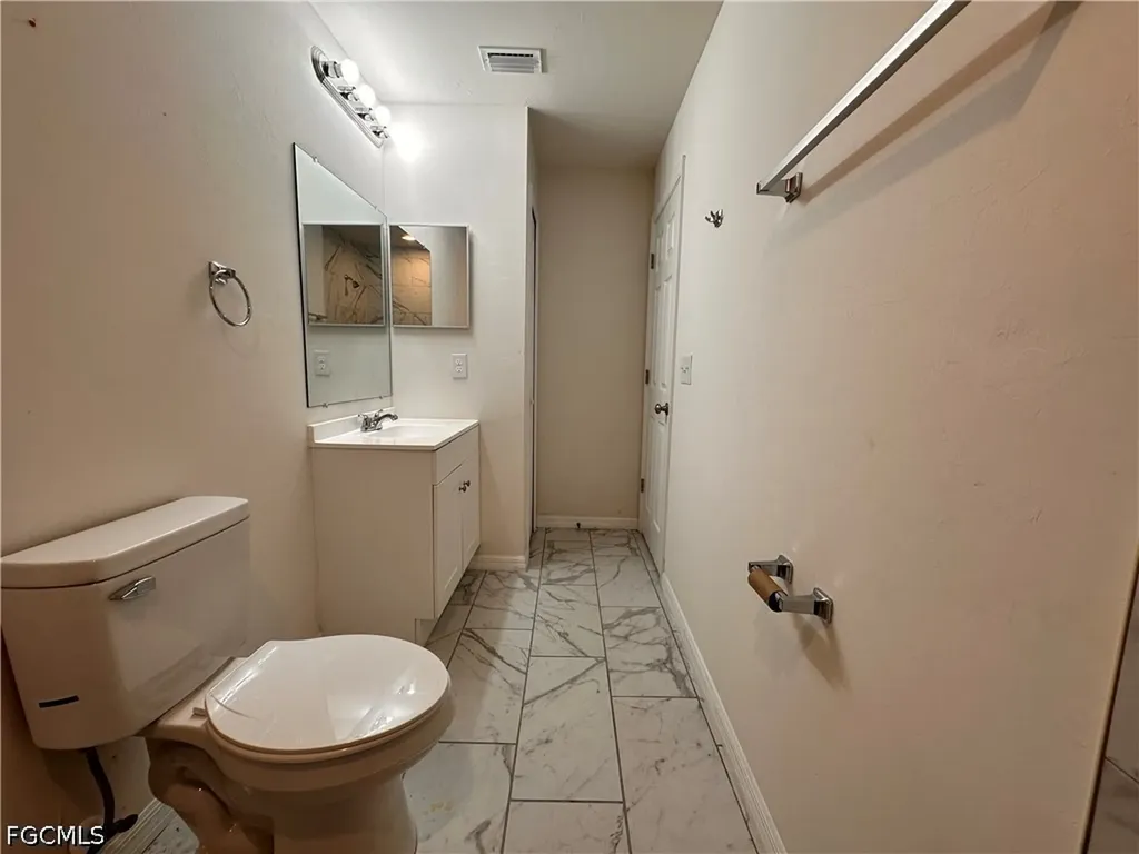 526-528 SE 4th Terrace Cape Coral FL 33990