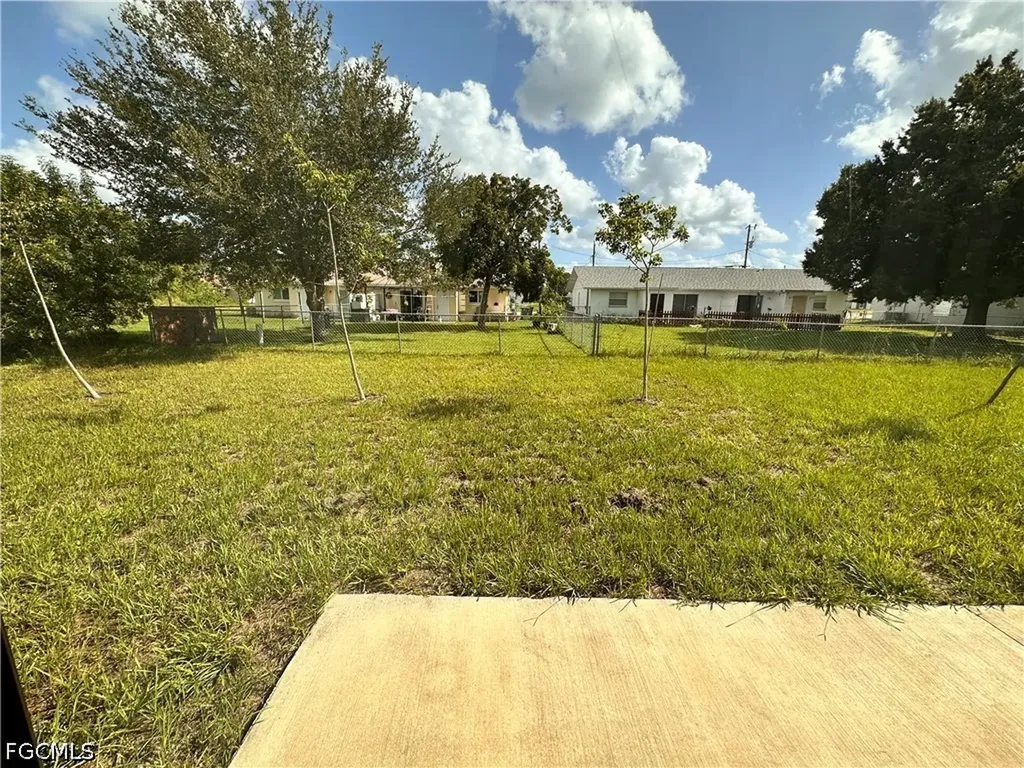 526-528 SE 4th Terrace Cape Coral FL 33990