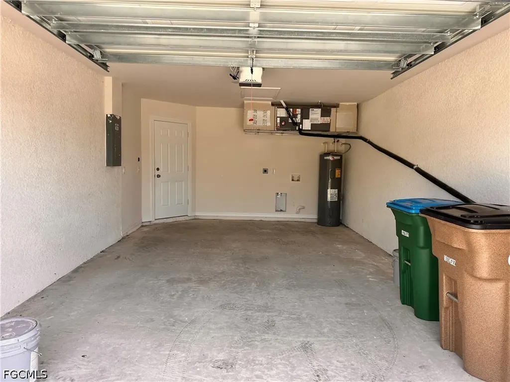 526-528 SE 4th Terrace Cape Coral FL 33990