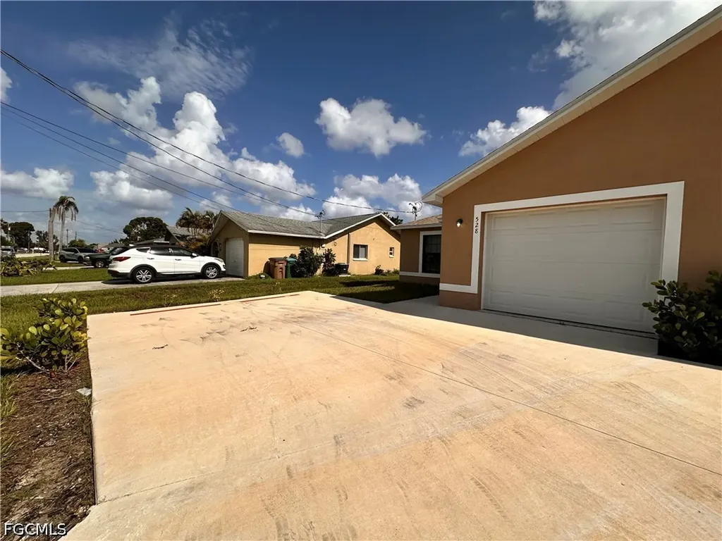 526-528 SE 4th Terrace Cape Coral FL 33990