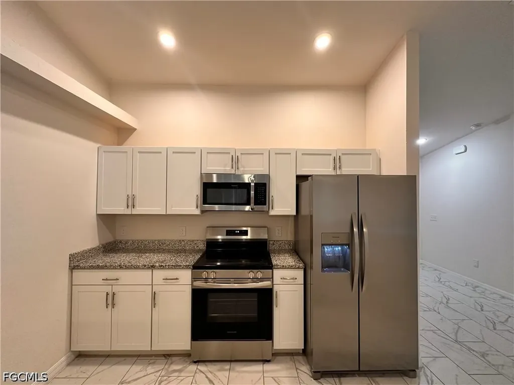 526-528 SE 4th Terrace Cape Coral FL 33990