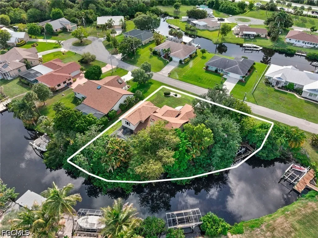6090 Anchorline Court North Fort Myers FL 33917
