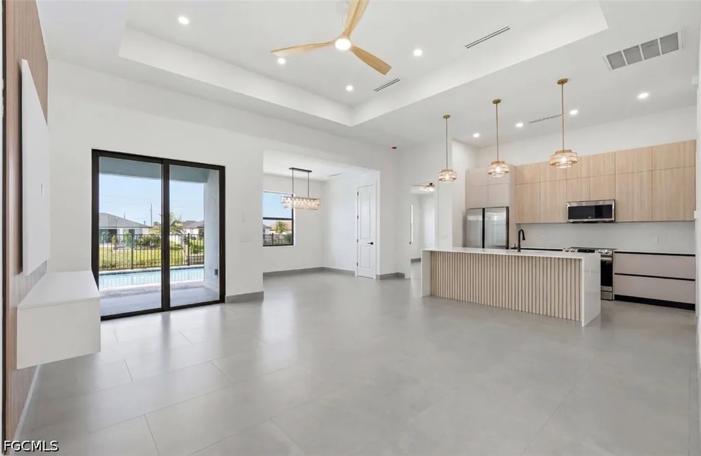 6 NW 9th Street Cape Coral FL 33993