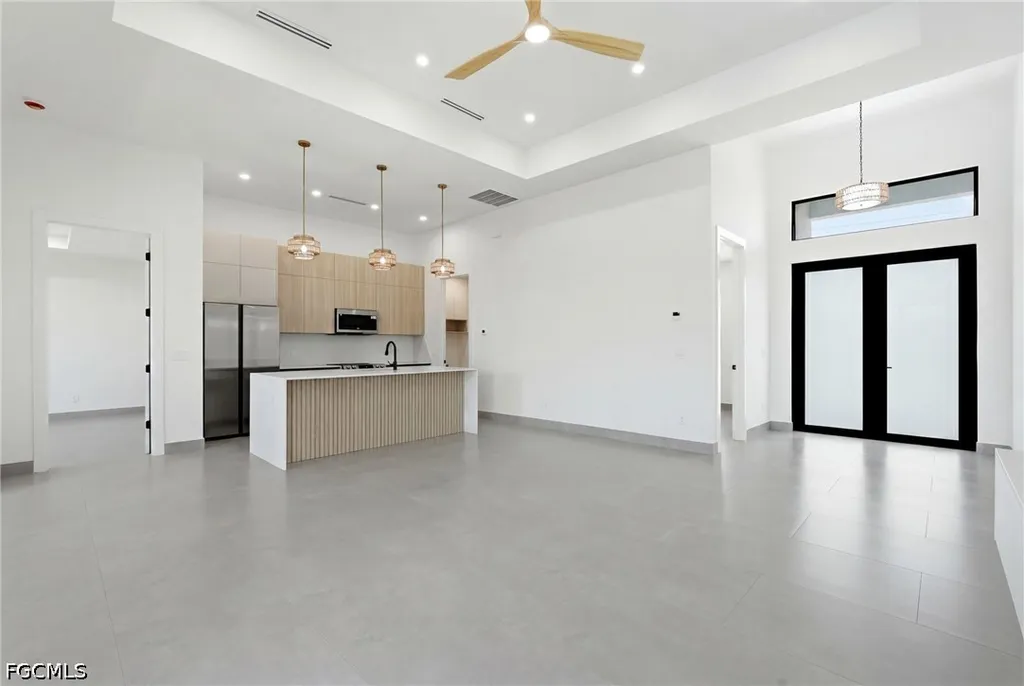 6 NW 9th Street Cape Coral FL 33993