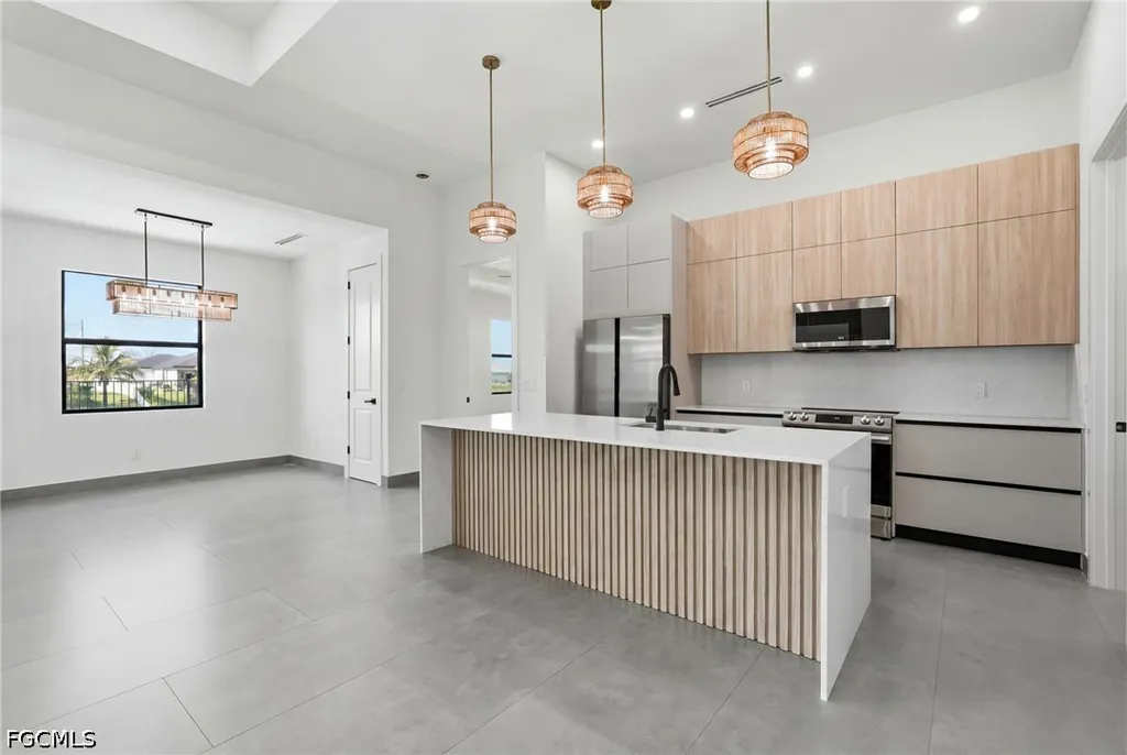 6 NW 9th Street Cape Coral FL 33993