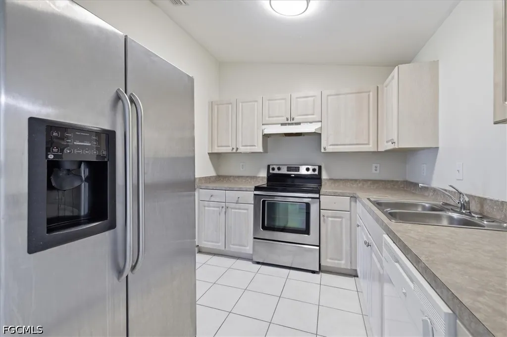 912 SE 6th Court Cape Coral FL 33990