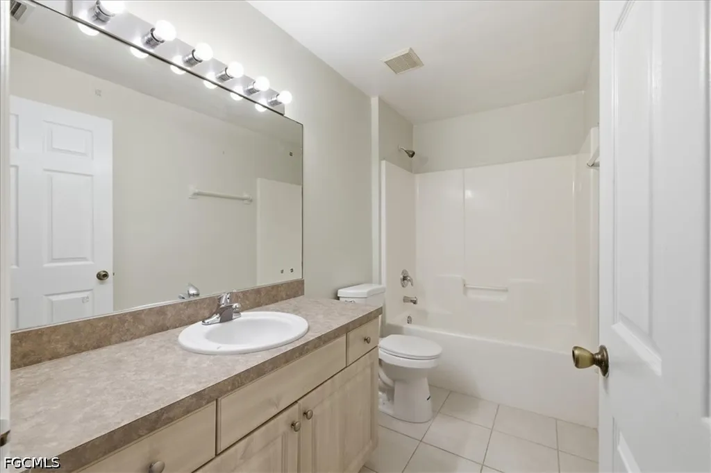 912 SE 6th Court Cape Coral FL 33990