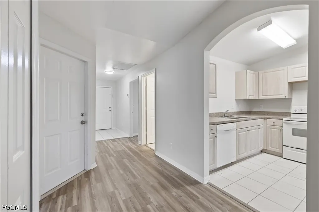 912 SE 6th Court Cape Coral FL 33990