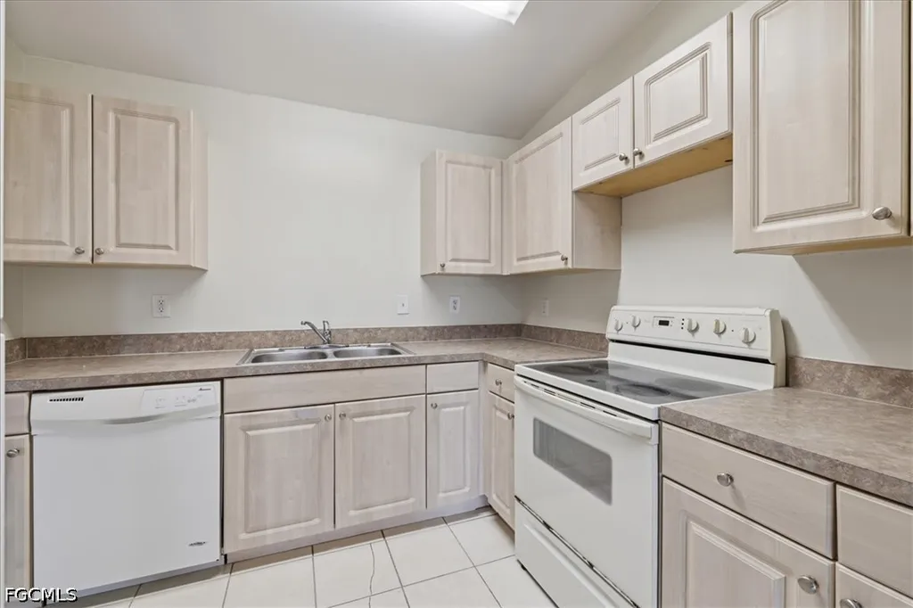 912 SE 6th Court Cape Coral FL 33990