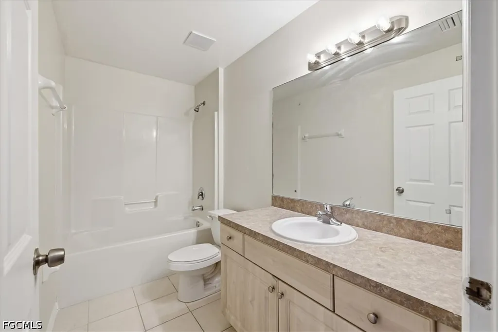 912 SE 6th Court Cape Coral FL 33990