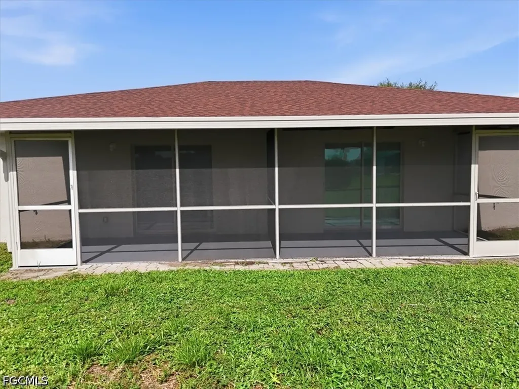 912 SE 6th Court Cape Coral FL 33990