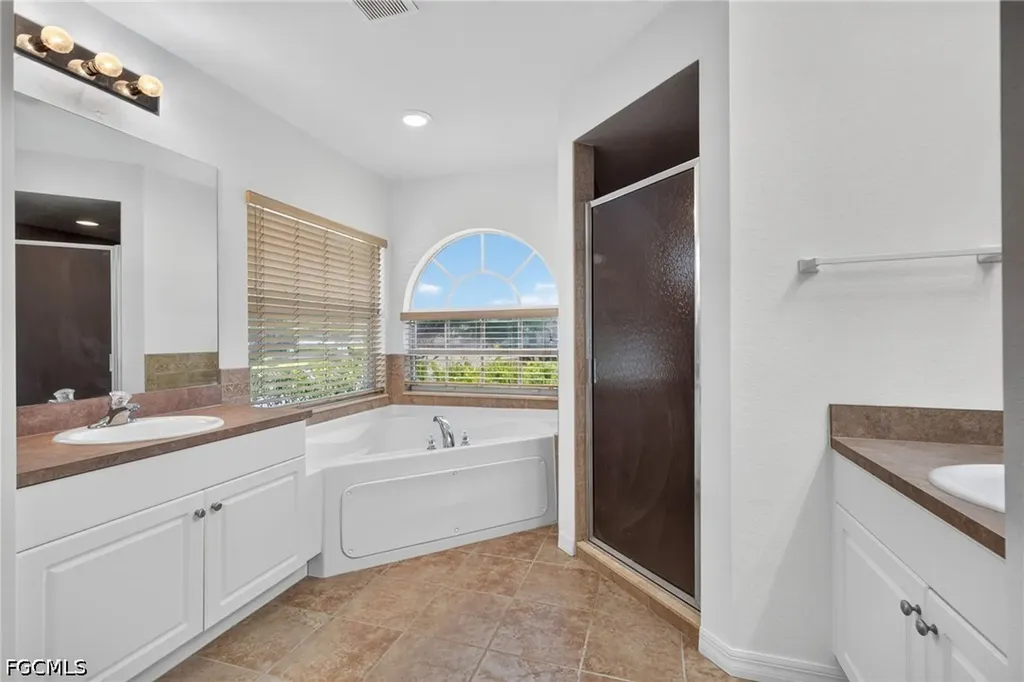 1702 SW 1st Avenue Cape Coral FL 33991