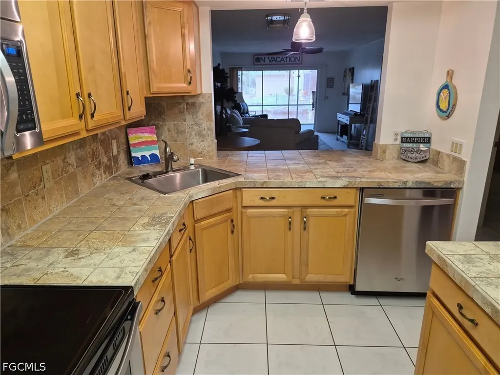 830 SW 48th Terrace Cape Coral FL 33914