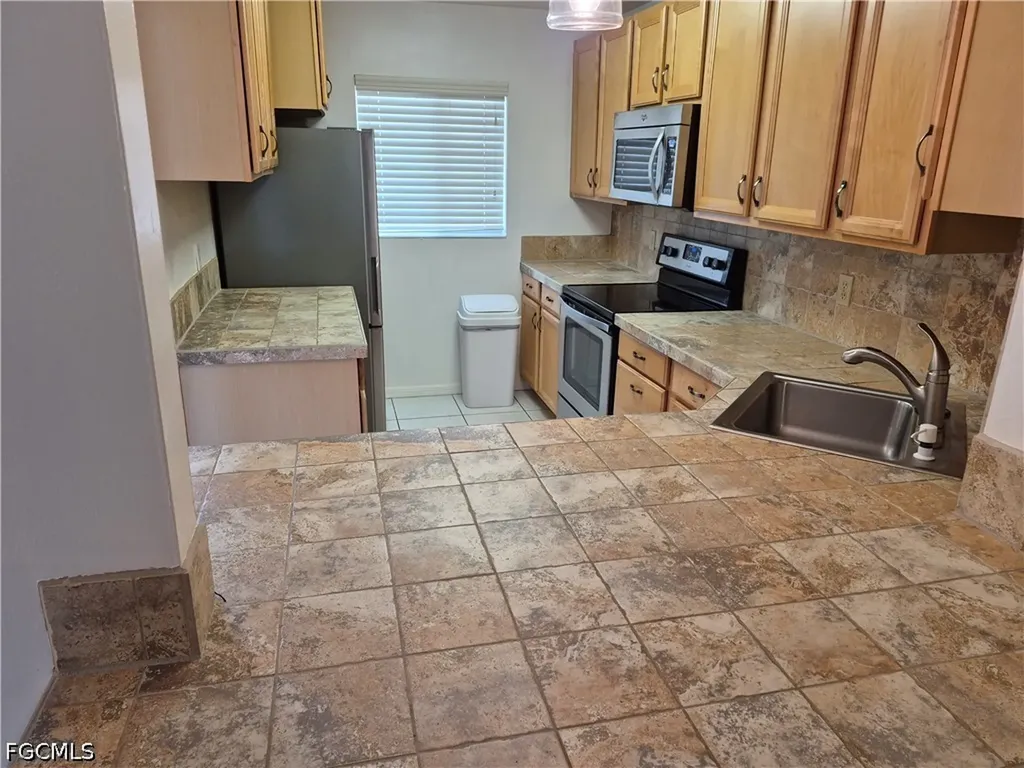 830 SW 48th Terrace Cape Coral FL 33914