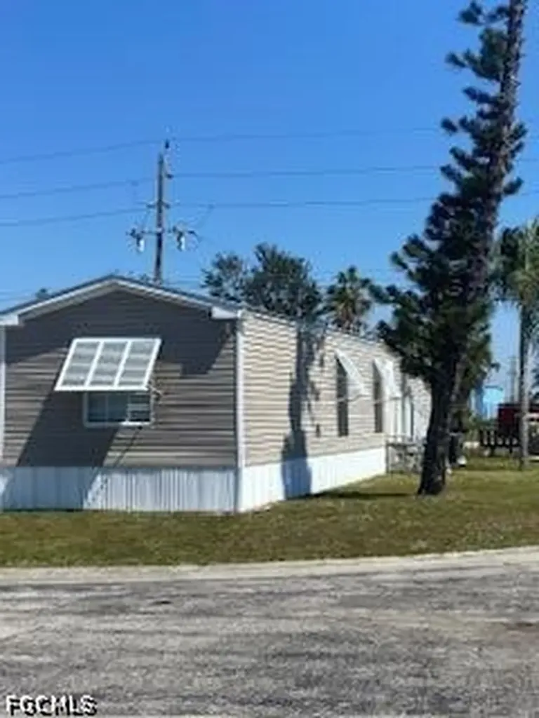 11000 Ballweg Lane Fort Myers FL 33908