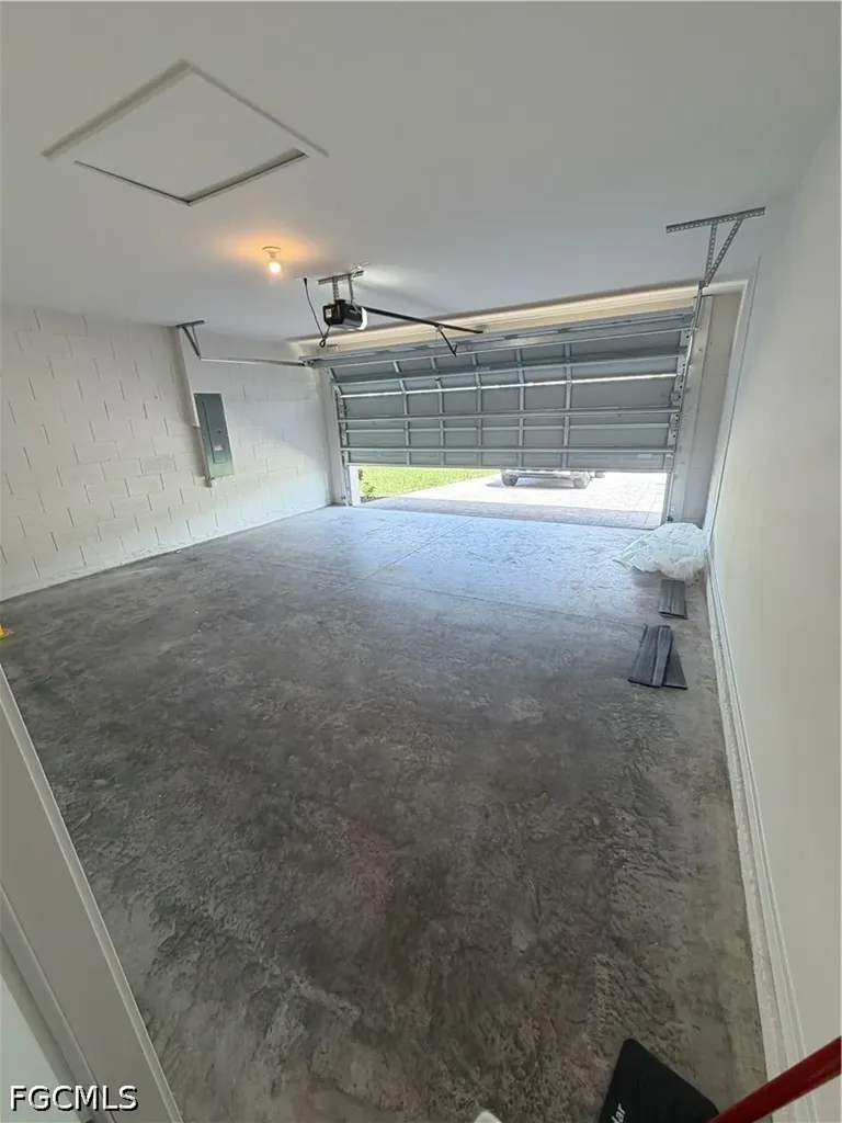 1106 NE 39th Terrace Cape Coral FL 33909