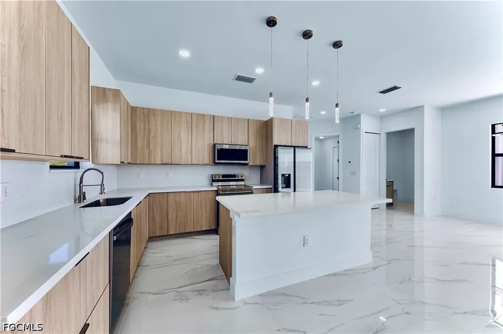 916 Manresa Avenue S Lehigh Acres FL 33974