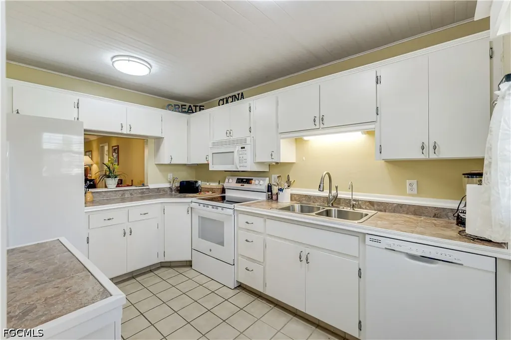 7079 Cedarhurst Drive Fort Myers FL 33919