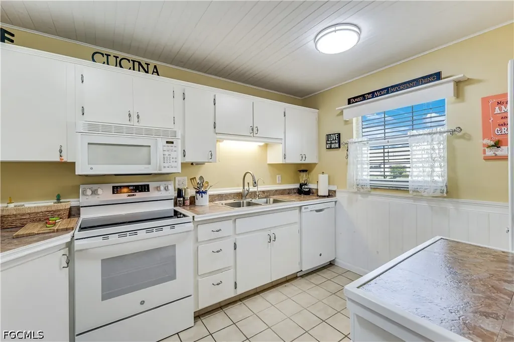 7079 Cedarhurst Drive Fort Myers FL 33919