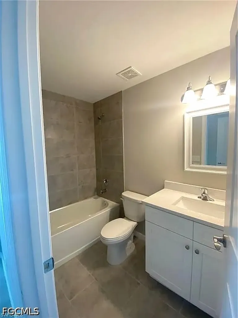 2930 Diplomat Parkway W Cape Coral FL 33993