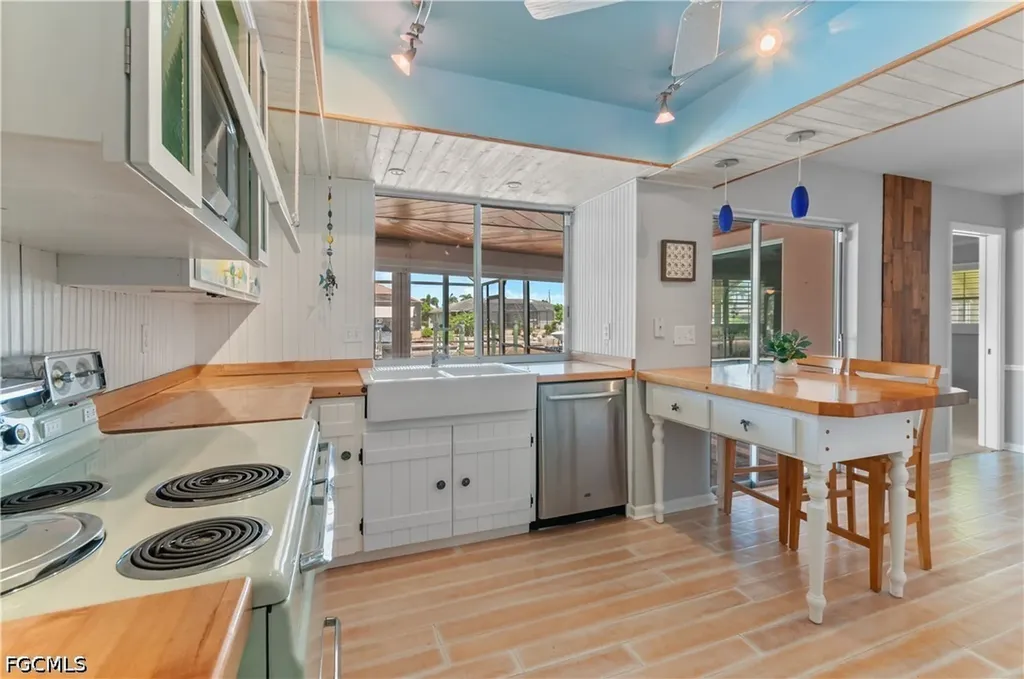 3332 SE 19th Avenue Cape Coral FL 33904