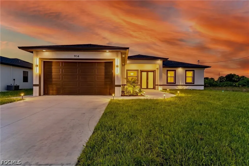 914 Manresa Avenue S Lehigh Acres FL 33974
