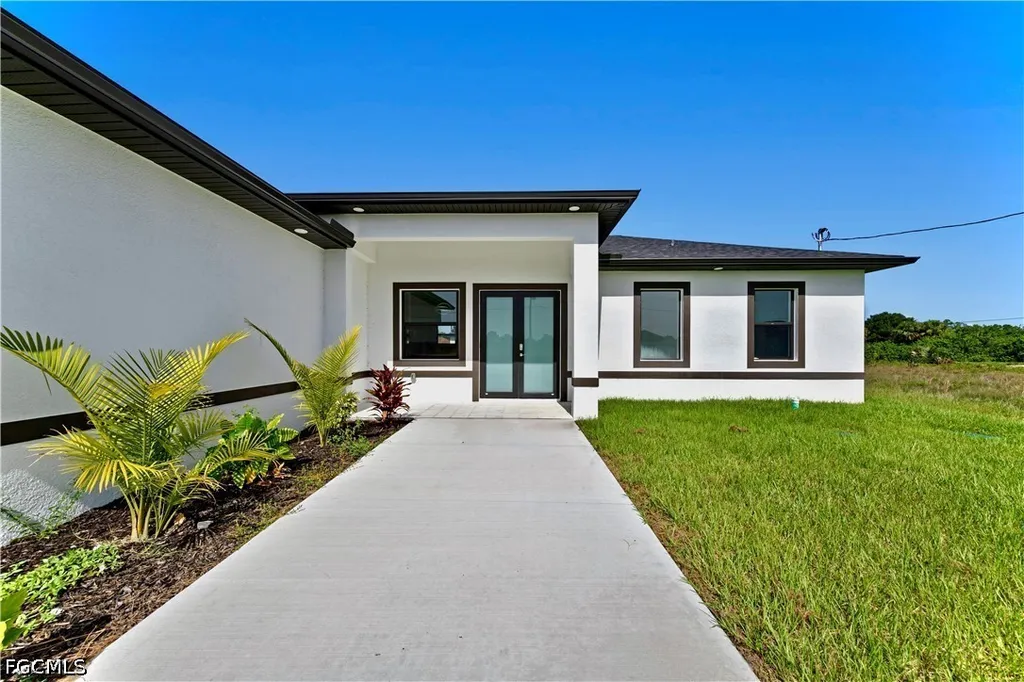 914 Manresa Avenue S Lehigh Acres FL 33974