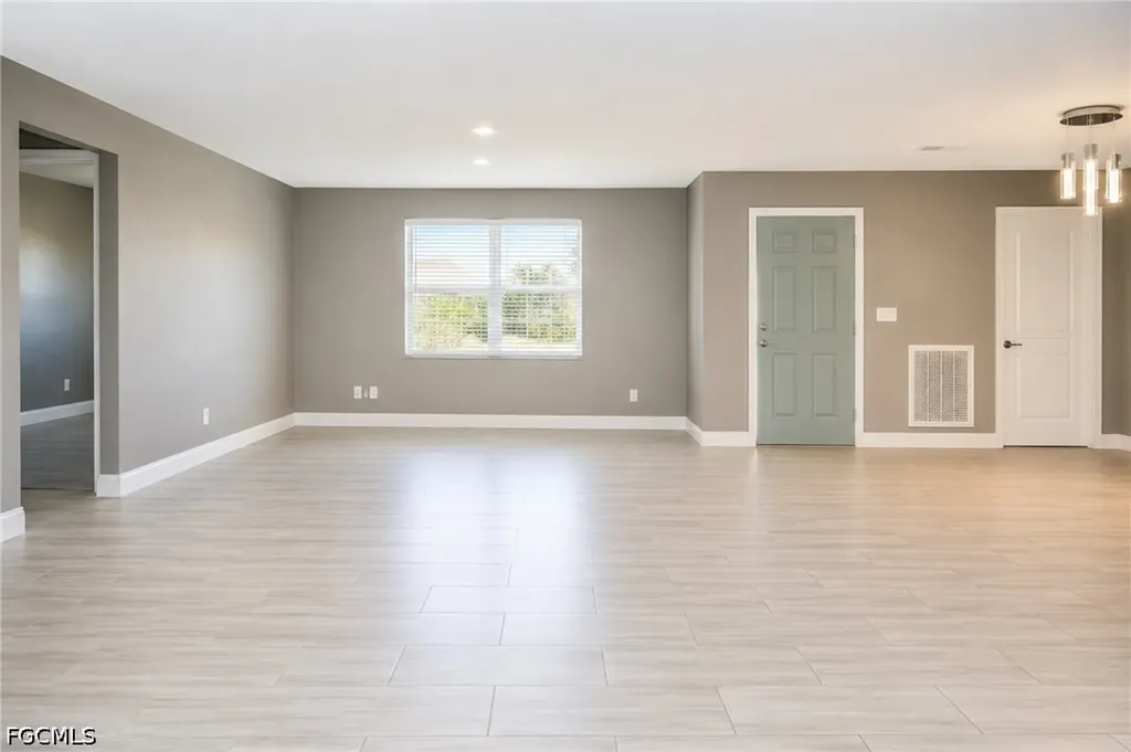 2122 SE 6th Terrace Cape Coral FL 33990