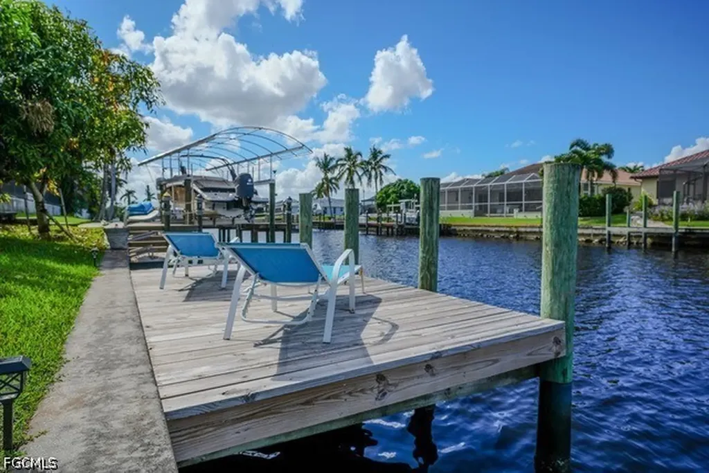 2214 SE 19th Place Cape Coral FL 33990