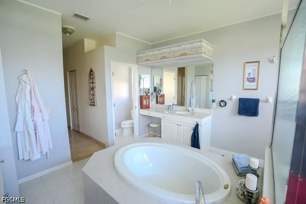 2214 SE 19th Place Cape Coral FL 33990