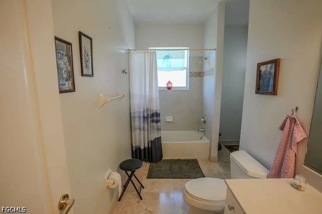 2214 SE 19th Place Cape Coral FL 33990