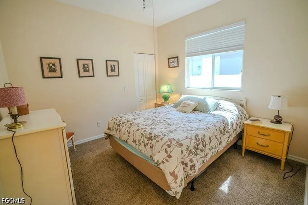 2214 SE 19th Place Cape Coral FL 33990