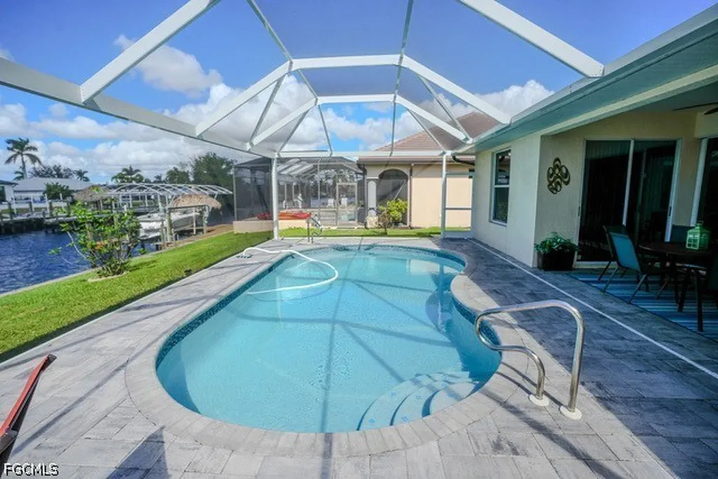 2214 SE 19th Place Cape Coral FL 33990