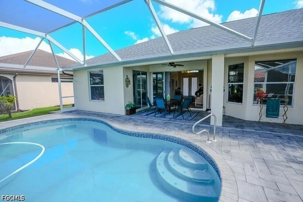 2214 SE 19th Place Cape Coral FL 33990