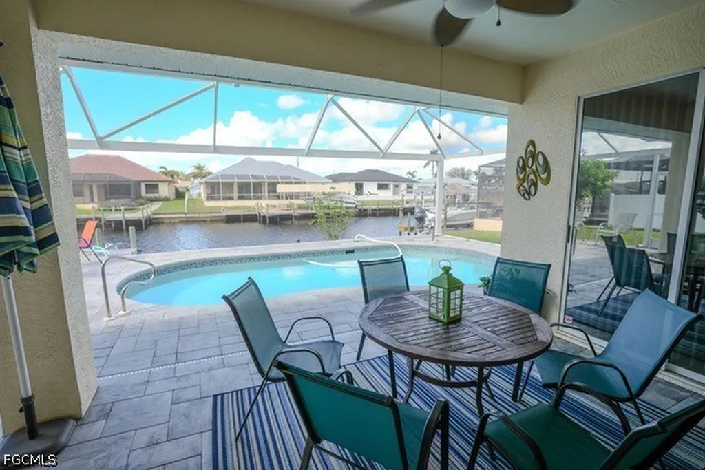 2214 SE 19th Place Cape Coral FL 33990
