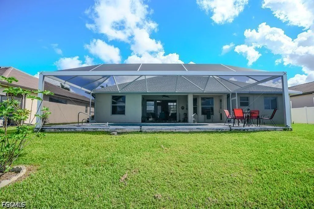 2214 SE 19th Place Cape Coral FL 33990