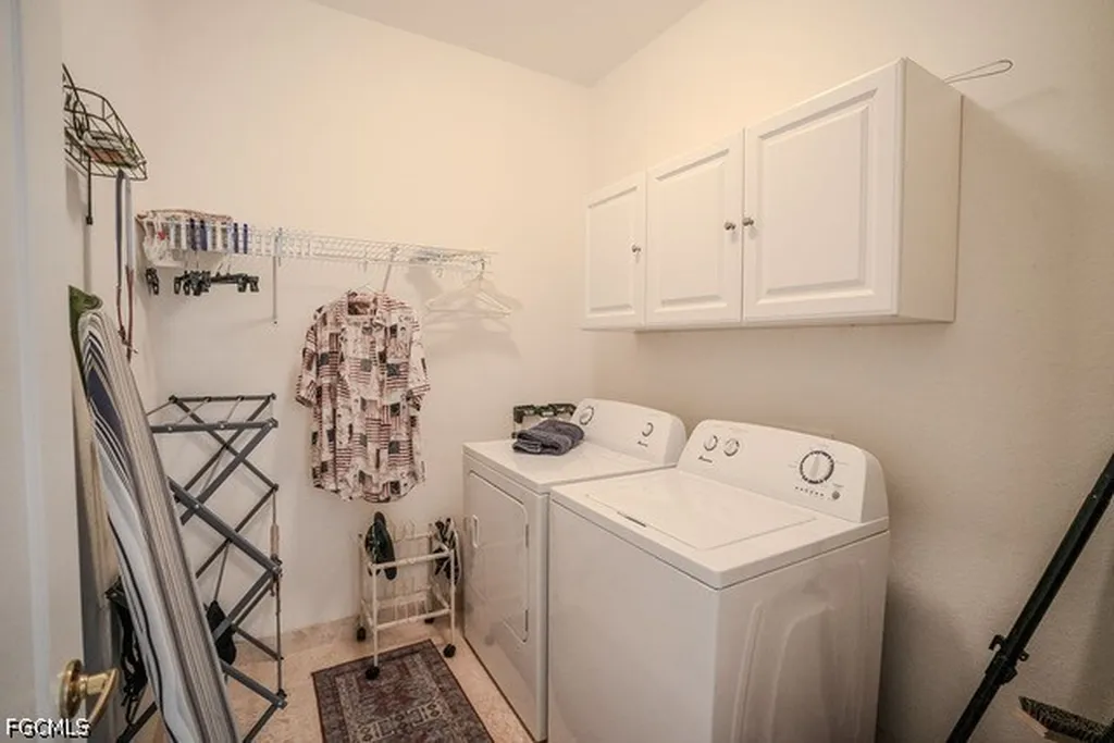 2214 SE 19th Place Cape Coral FL 33990