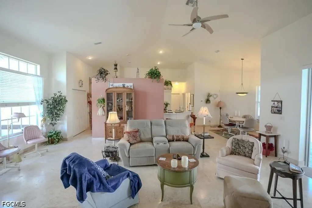 2214 SE 19th Place Cape Coral FL 33990