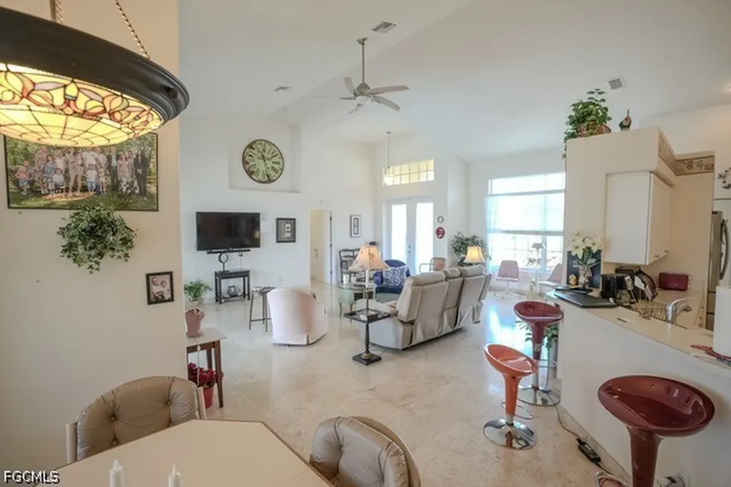 2214 SE 19th Place Cape Coral FL 33990