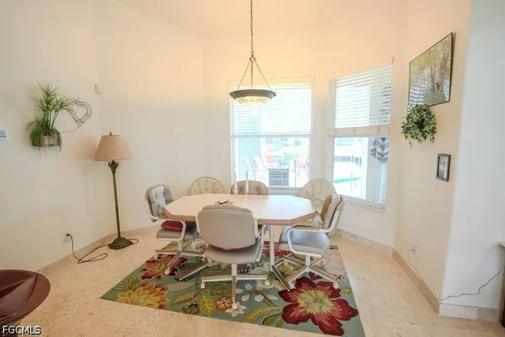 2214 SE 19th Place Cape Coral FL 33990
