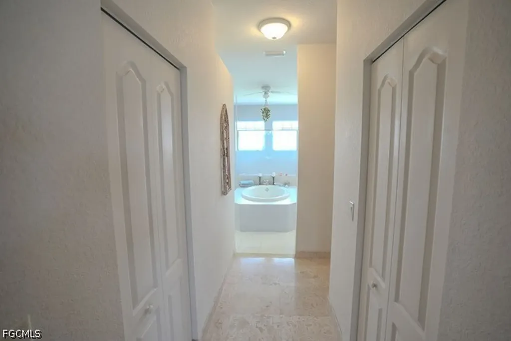 2214 SE 19th Place Cape Coral FL 33990