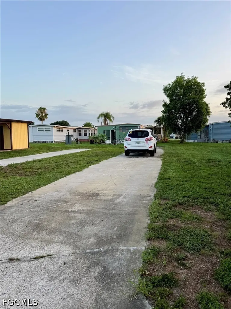 33 Poinsettia Drive Fort Myers FL 33905