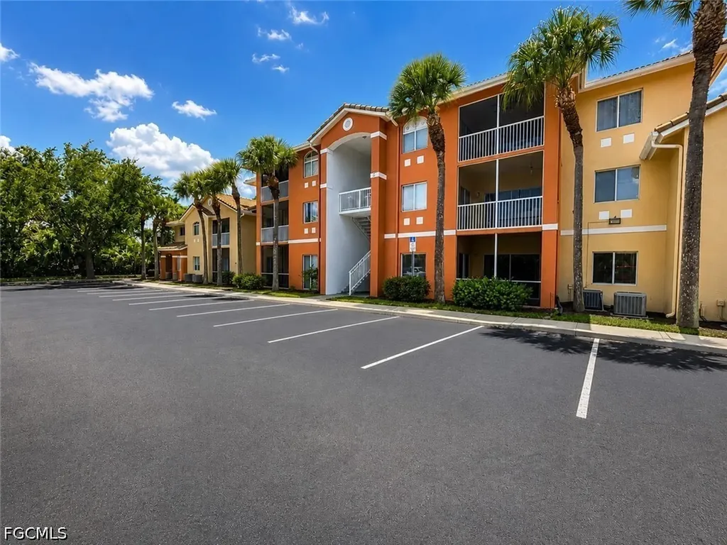 6490 Aragon Way Fort Myers FL 33966