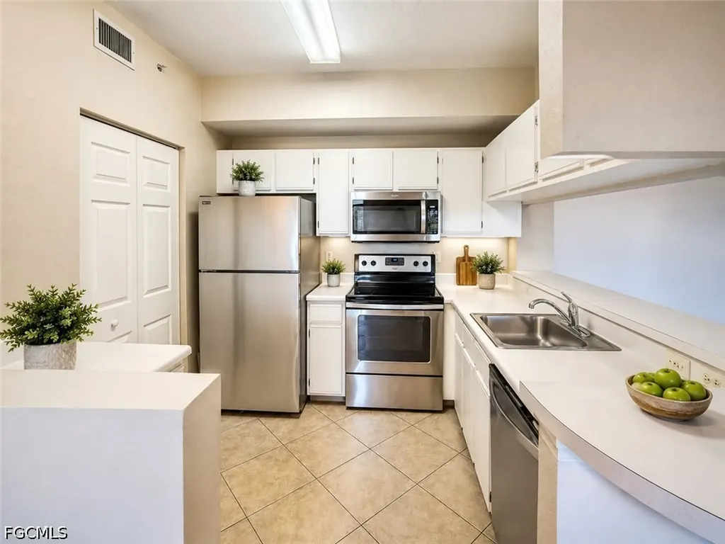 6490 Aragon Way Fort Myers FL 33966