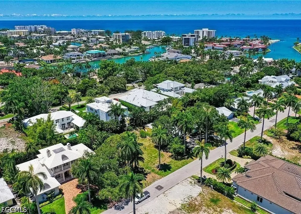 400 Wedge Drive Naples FL 34103