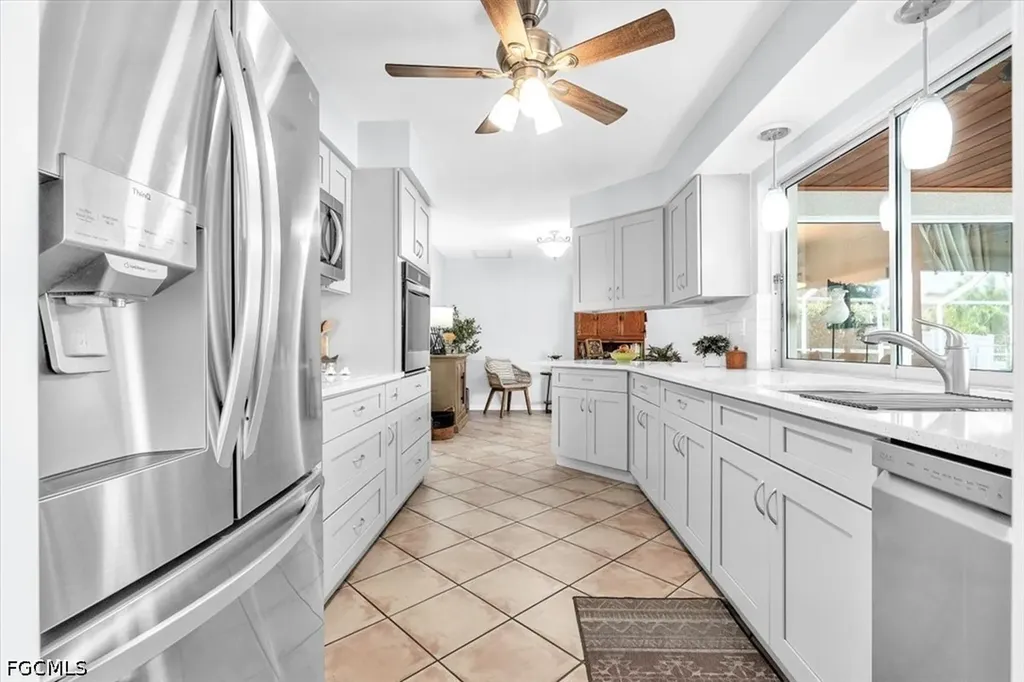 5027 Pelican Boulevard Cape Coral FL 33914