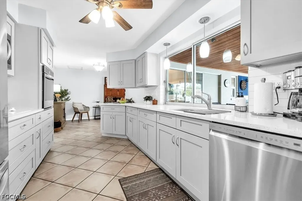 5027 Pelican Boulevard Cape Coral FL 33914